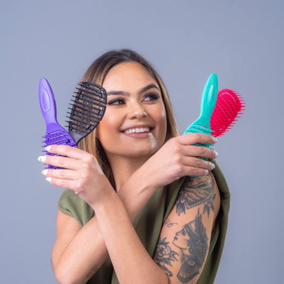 Juego de cepillos para el cabello Dompel Maya - Juego de 4 piezas (verde, rosa, morado, negro) - Cepillo antiestático para todo tipo de cabello. - Comprar cosmética profesional dedicada a la depilación.