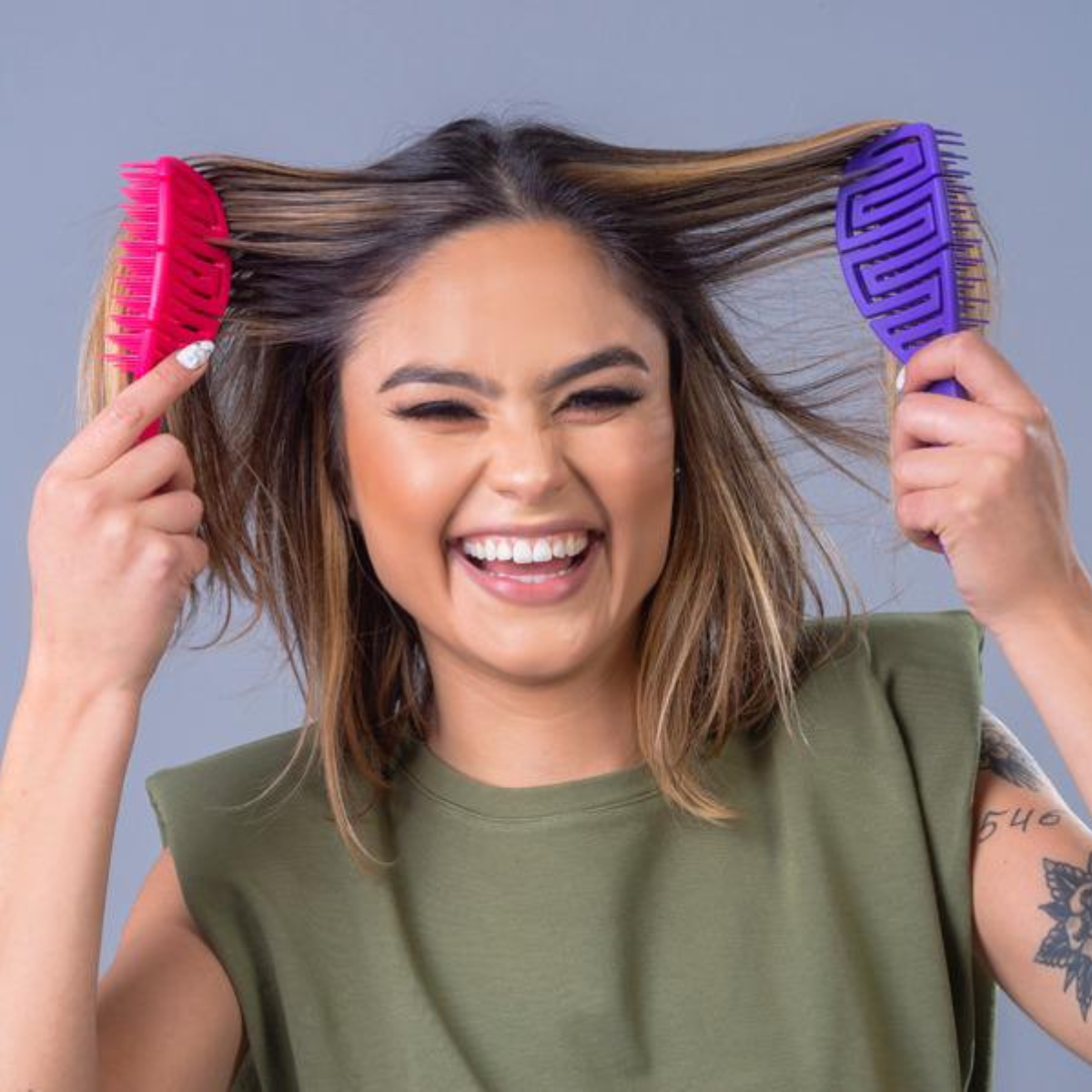 Juego de cepillos para el cabello Dompel Maya - Juego de 4 piezas (verde, rosa, morado, negro) - Cepillo antiestático para todo tipo de cabello. - Comprar cosmética profesional dedicada a la depilación.